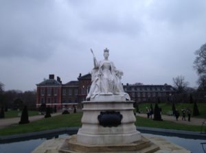 Statue with Kensington Palace behind